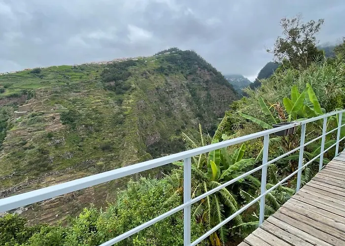 Semesterbostad Charming Hill View Retreat