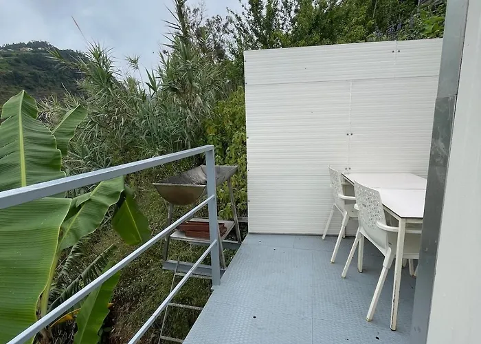 Charming Hill View Retreat 丰沙尔