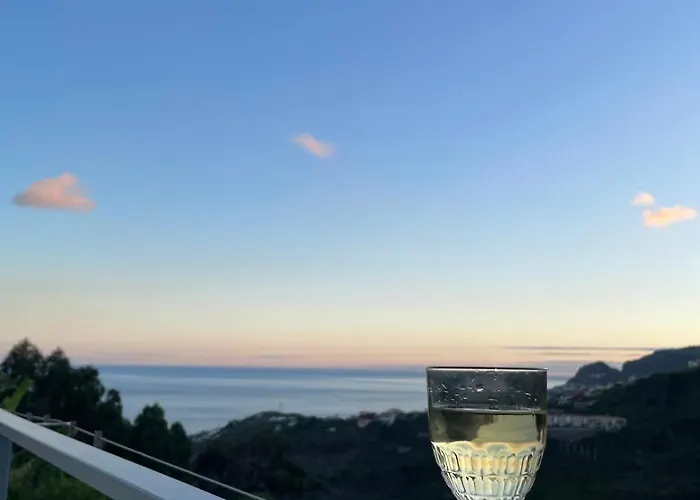 Charming Hill View Retreat Funchal (Madeira)